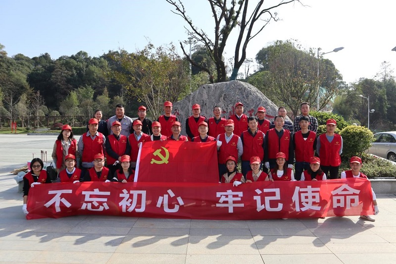 中南、建筑、中化地產(chǎn)聯(lián)合開(kāi)展主題教育黨員志愿服務(wù)活動(dòng)