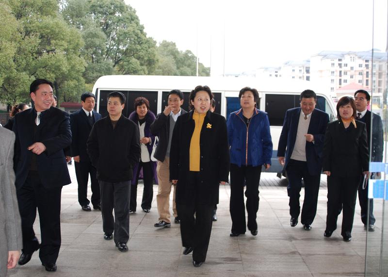 2009年2月，時(shí)任湖南省人大常委會(huì)副主任、黨組成員，省總工會(huì)主席劉蓮玉來(lái)四化建調(diào)研