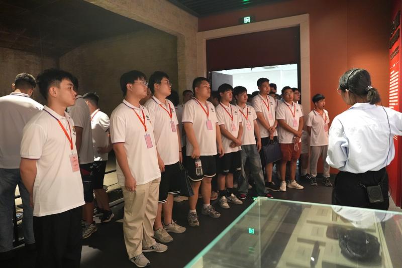 2024年7月25日，公司組織新入職員工到楊開慧紀(jì)念館接受愛國(guó)主義教育
