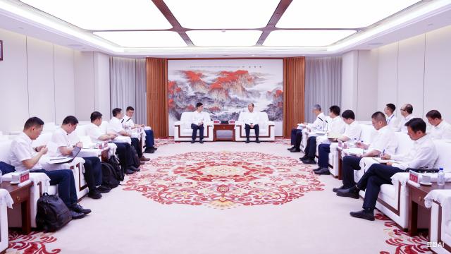 莫鼎革會(huì)見杭氧集團(tuán)黨委書記、董事長(zhǎng)鄭偉